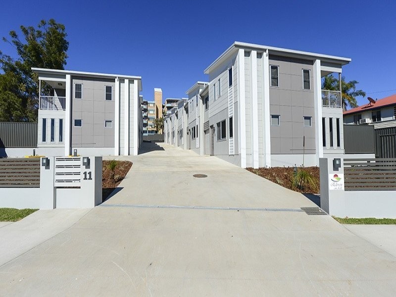 11 Side Street, West Gladstone QLD 4680