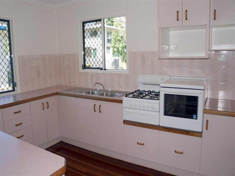33 Mellefont Street, West Gladstone QLD 4680