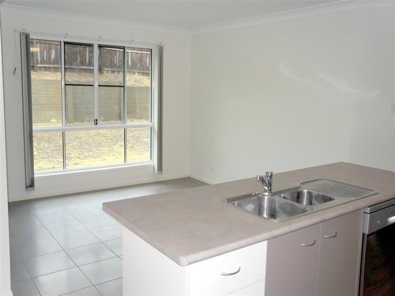 6 Takoko Place, Kirkwood QLD 4680