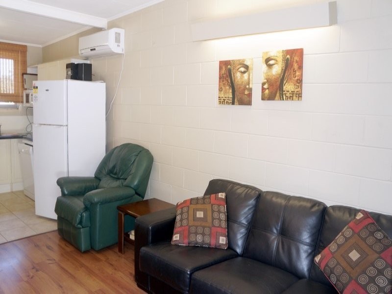 2/19 Pine Avenue, West Gladstone QLD 4680