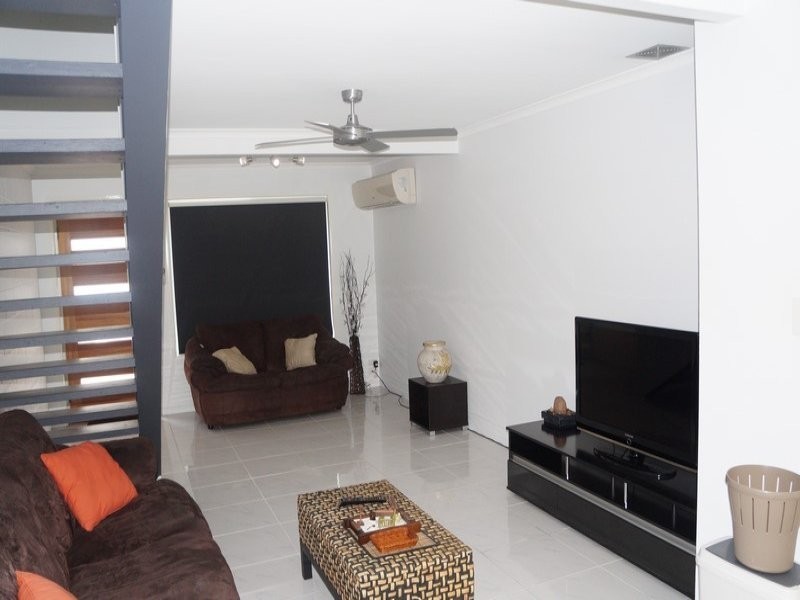 4/259 Auckland Street, South Gladstone QLD 4680