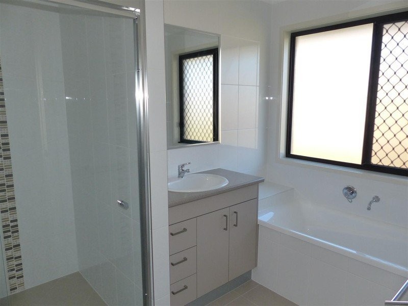 36 Creekview Drive, Kirkwood QLD 4680