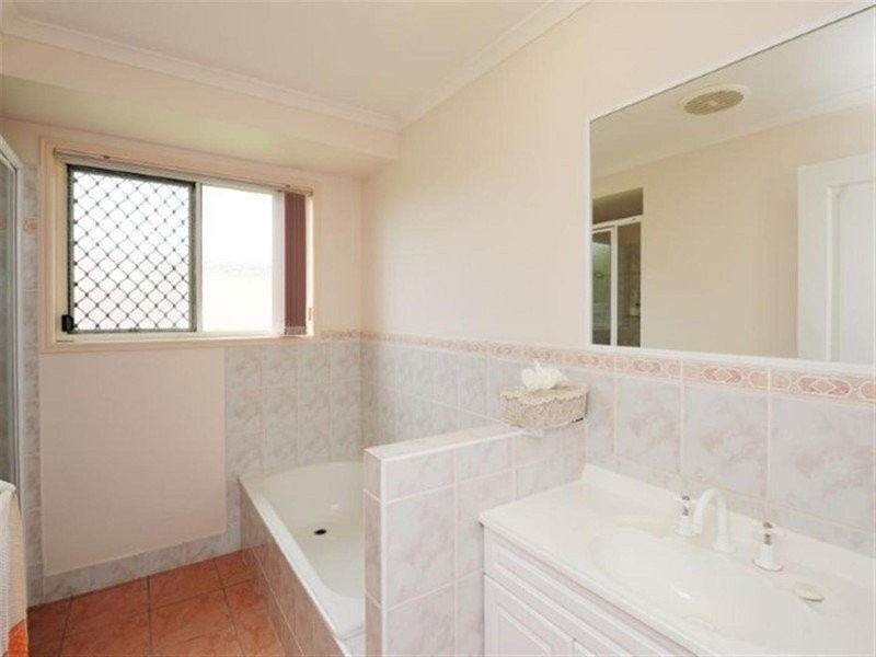 5 Sandringham Close, Telina QLD 4680