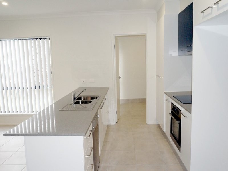 8 Josephine Street, Boyne Island QLD 4680