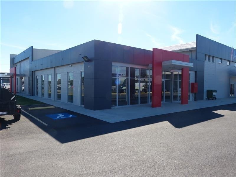 10 Side Street, Gladstone QLD 4680