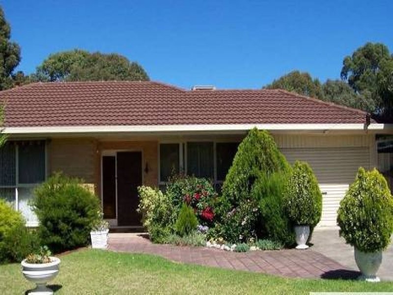 33 Larkdale Crescent, O’halloran Hill SA 5158