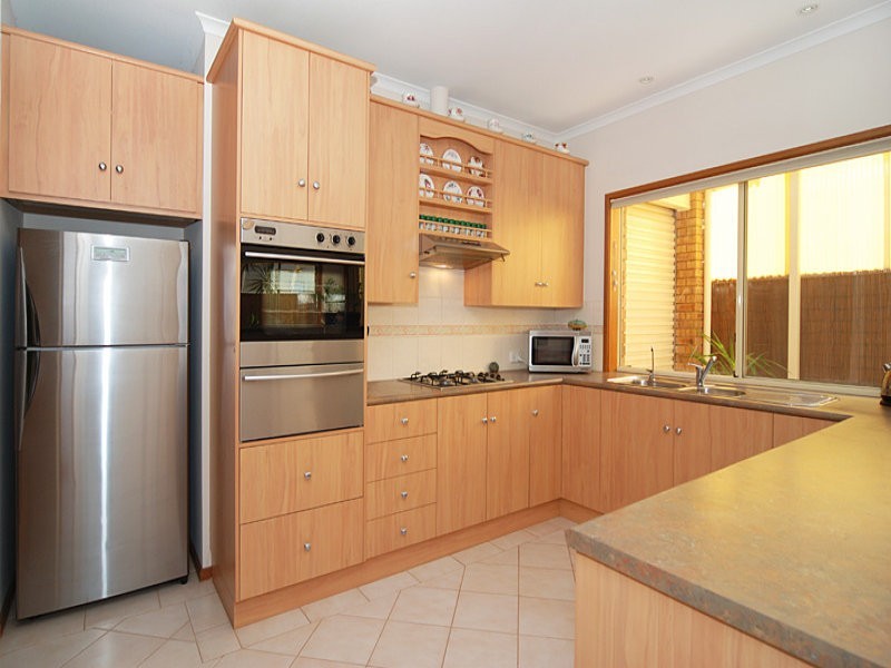 17 Maple Circuit, Mawson Lakes SA 5095