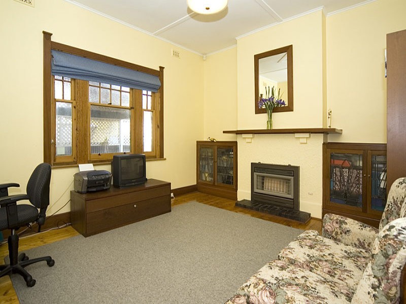 27 Wellington Street, Glandore SA 5037