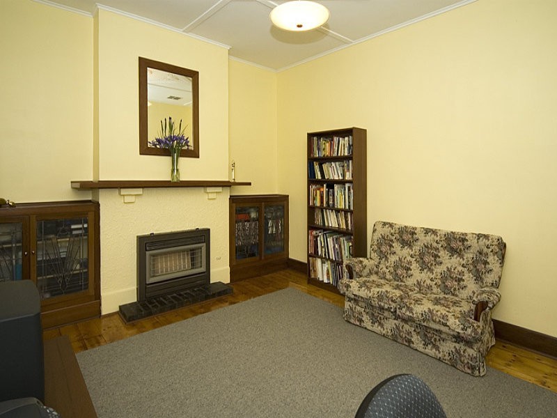 27 Wellington Street, Glandore SA 5037