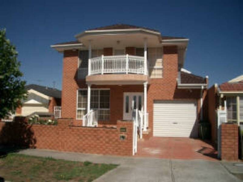 15 HONEYSUCKLE COURT, Meadow Heights VIC 3048