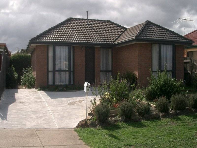 18 DILLWYNIA PLACE, Meadow Heights VIC 3048