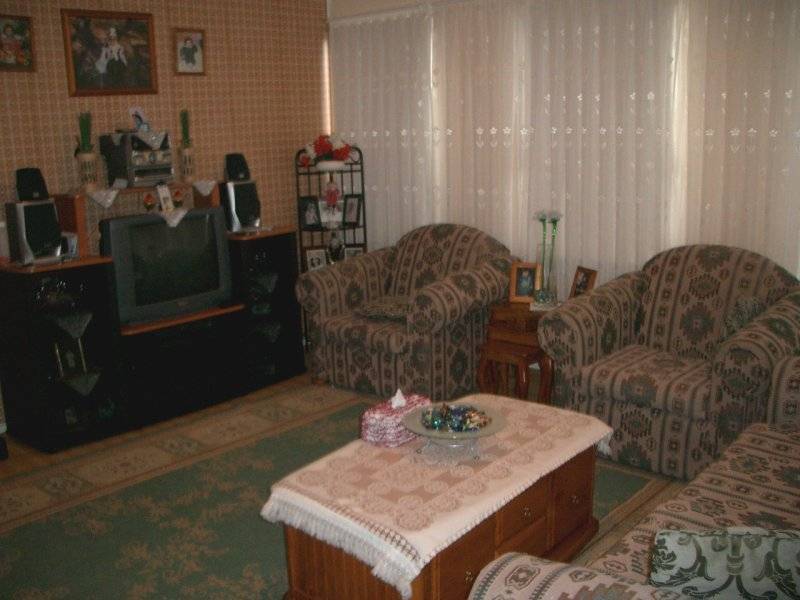 9 CROSSLEY CRESCENT, Coolaroo VIC 3048