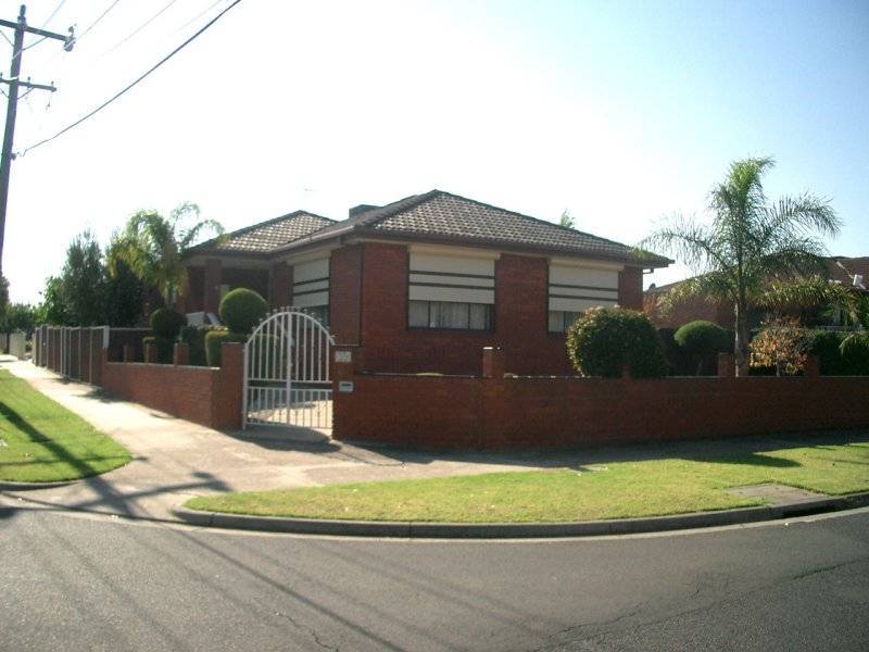 10 DUNKELD STREET, Meadow Heights VIC 3048
