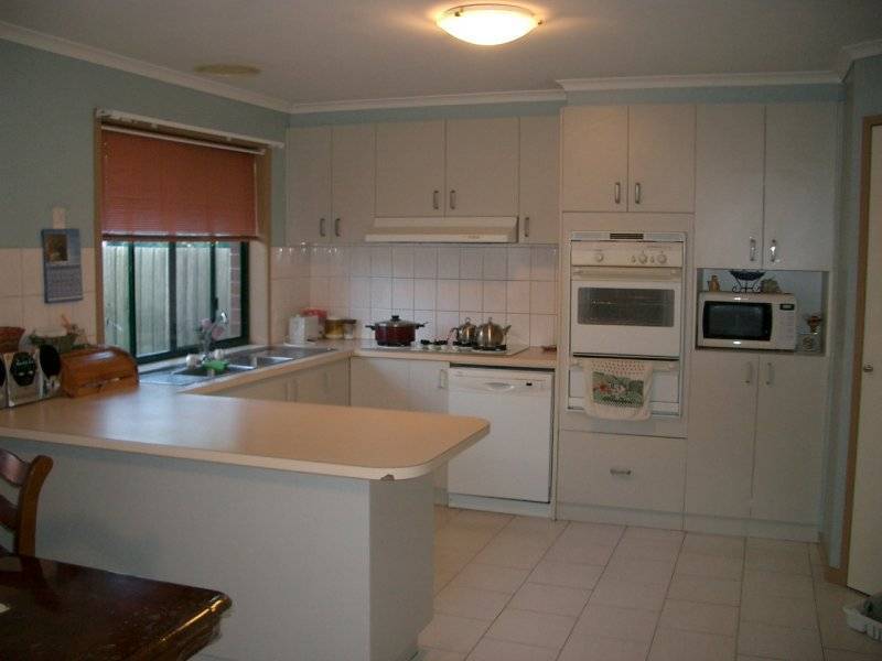 27 BRADMAN DRIVE, Meadow Heights VIC 3048