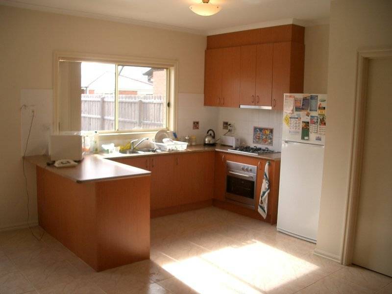 12 THAMES WAY, Roxburgh Park VIC 3064