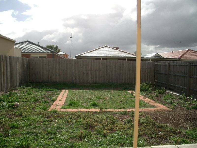 12 THAMES WAY, Roxburgh Park VIC 3064