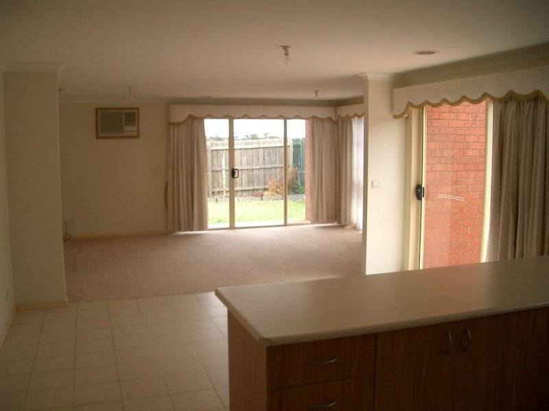 27 GOWANBRAE DRIVE, Gowanbrae VIC 3043