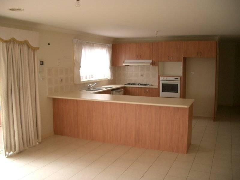 27 GOWANBRAE DRIVE, Gowanbrae VIC 3043