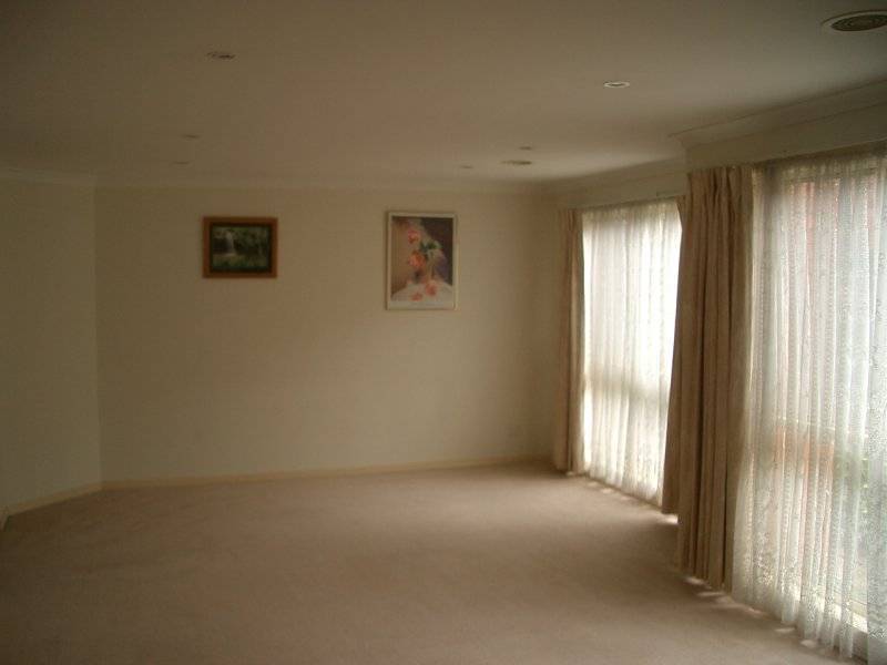 27 GOWANBRAE DRIVE, Gowanbrae VIC 3043