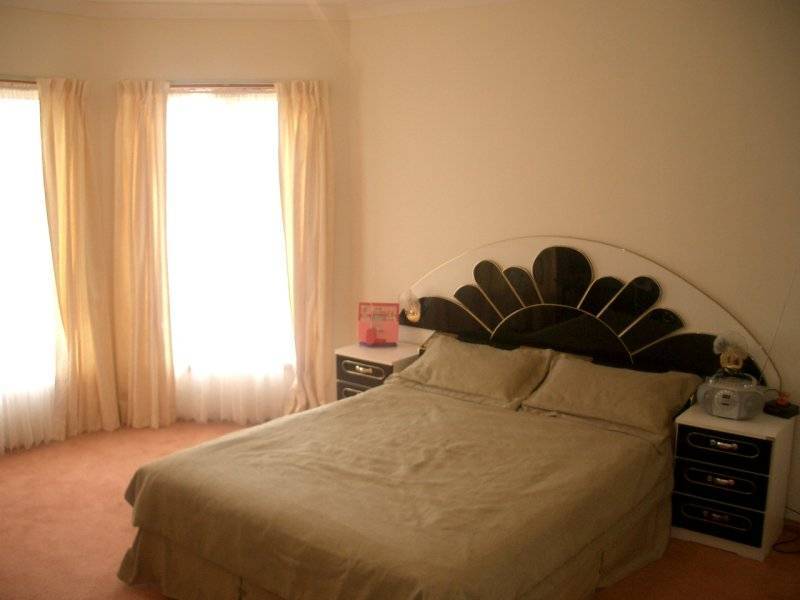 68 LOCKWOOD DRIVE, Roxburgh Park VIC 3064