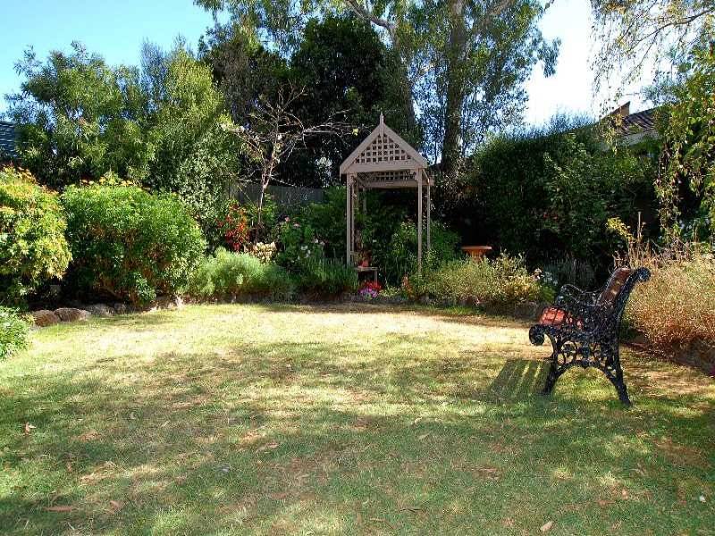 5 Petronella Avenue, Wheelers Hill VIC 3150