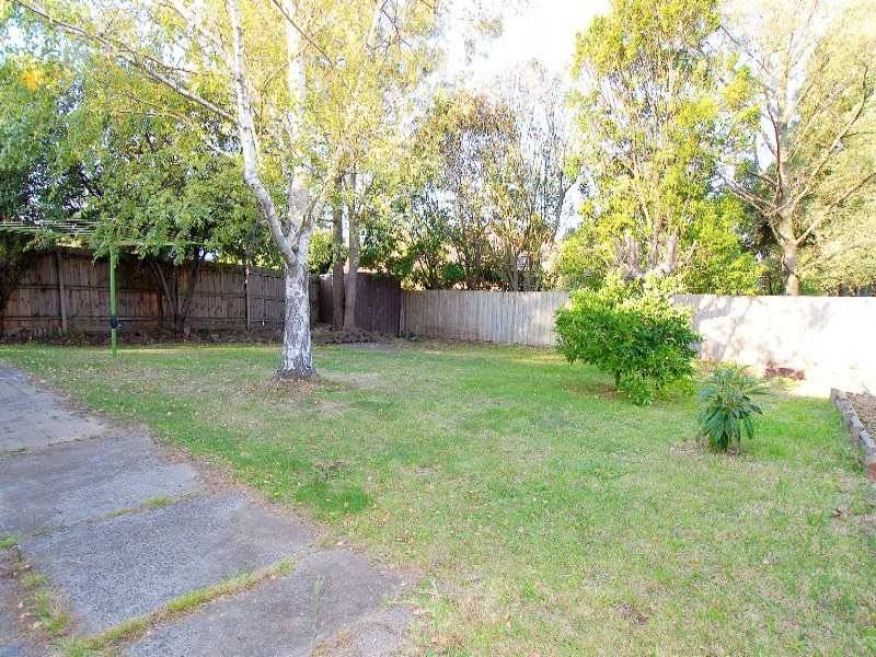 4 Crestmont Drive, Glen Waverley VIC 3150