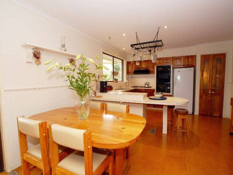 5 Pineview Close, Wheelers Hill VIC 3150