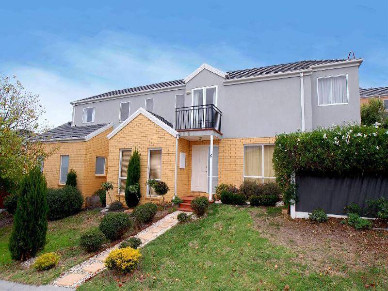 10 Tulloch Grove, Glen Waverley VIC 3150