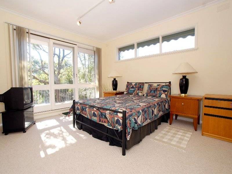 88 Hinkler Road East, Glen Waverley VIC 3150