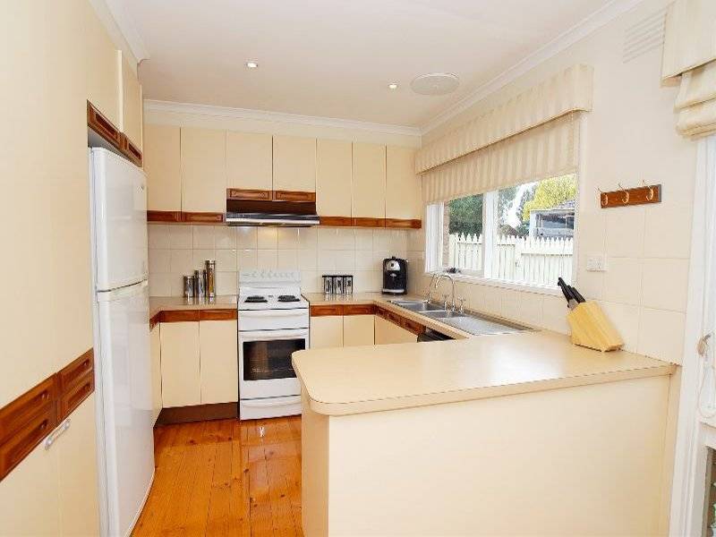 16 Amblecote Crescent, Mulgrave VIC 3170