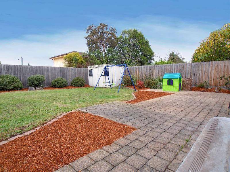 16 Amblecote Crescent, Mulgrave VIC 3170