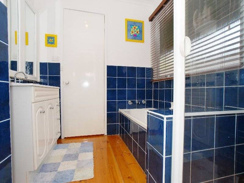 16 Amblecote Crescent, Mulgrave VIC 3170