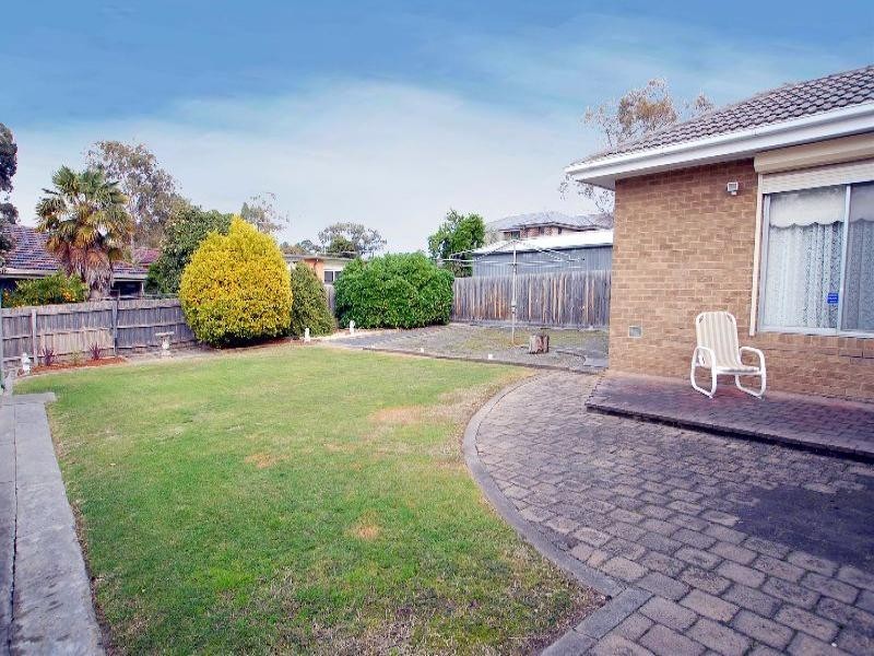 8 Coomleigh Avenue, Glen Waverley VIC 3150