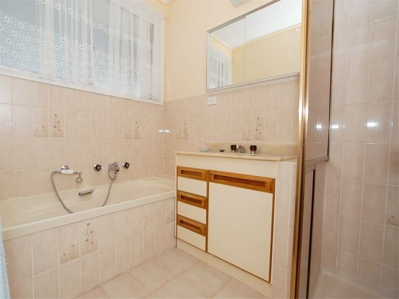 27 Kinnoull Grove, Glen Waverley VIC 3150