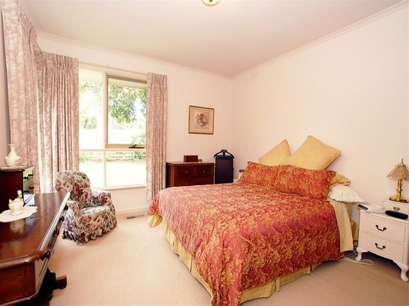 18 Walter Street, Glen Waverley VIC 3150