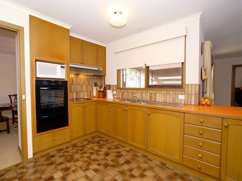 4 Eastleigh Drive, Glen Waverley VIC 3150