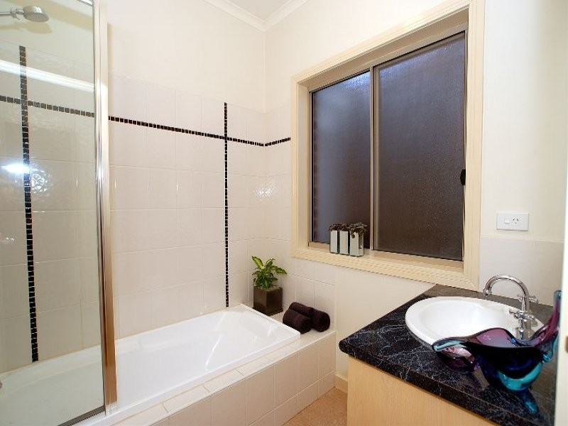 4/2 Harris Crescent, Glen Waverley VIC 3150