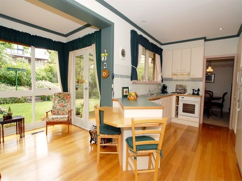 2 Jacaranda Road, Wheelers Hill VIC 3150