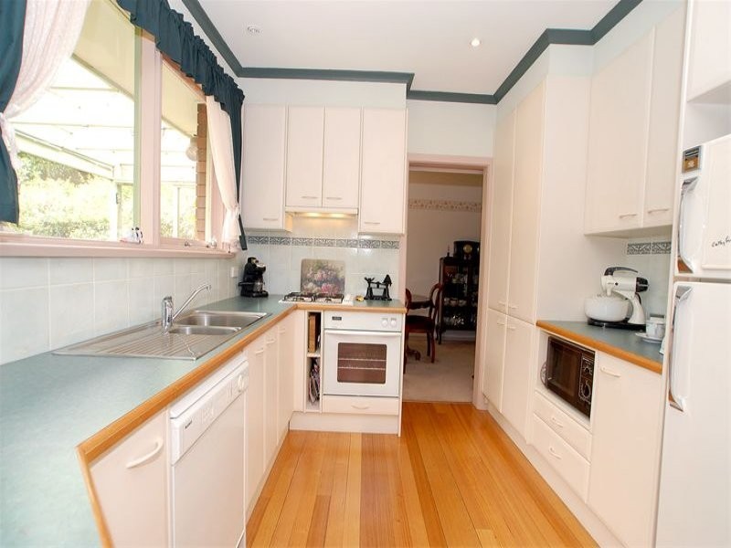 2 Jacaranda Road, Wheelers Hill VIC 3150