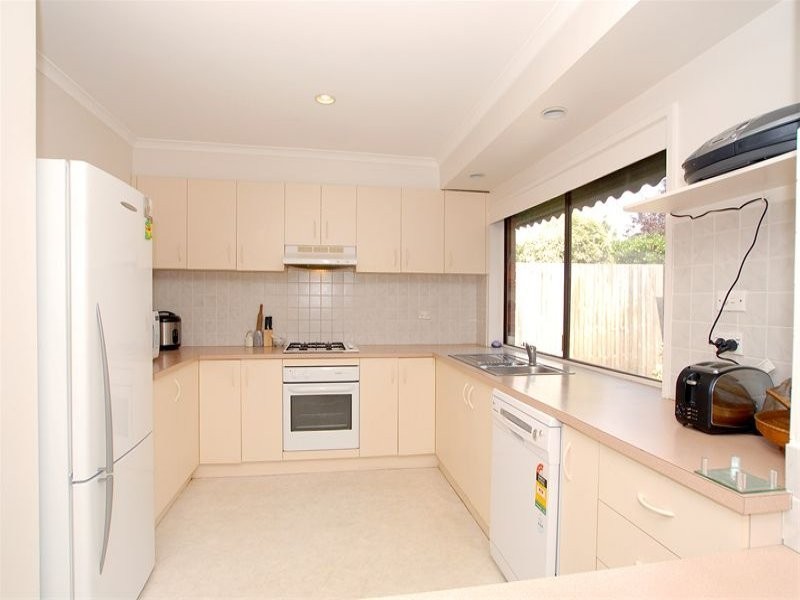 95 King Arthur Drive, Glen Waverley VIC 3150