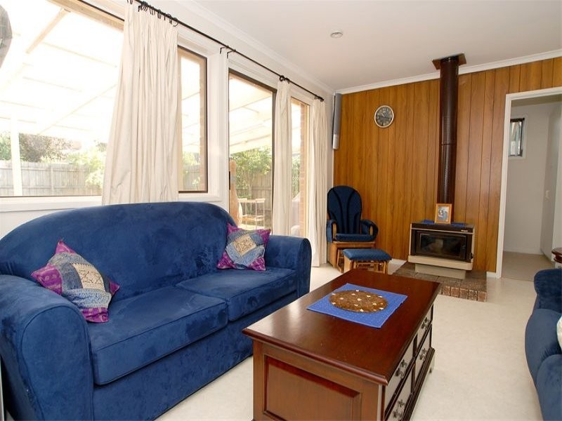 95 King Arthur Drive, Glen Waverley VIC 3150