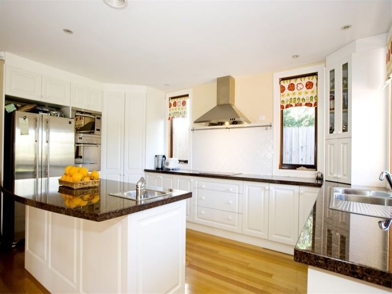 4 Holmes Way, Glen Waverley VIC 3150