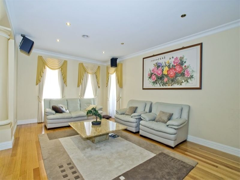 4 Holmes Way, Glen Waverley VIC 3150