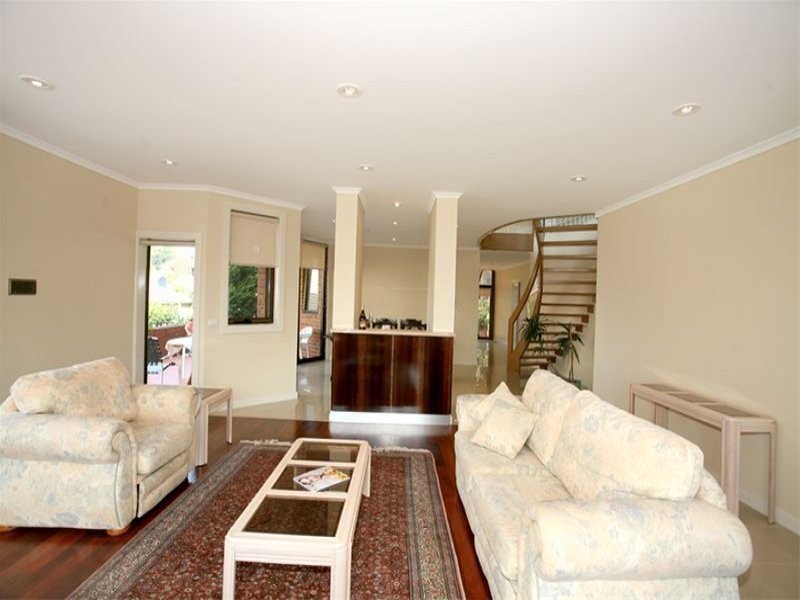 4 Dalkeith Close, Wheelers Hill VIC 3150