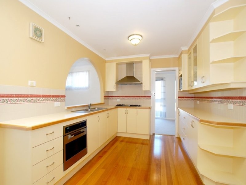 8 Warwick Court, Glen Waverley VIC 3150
