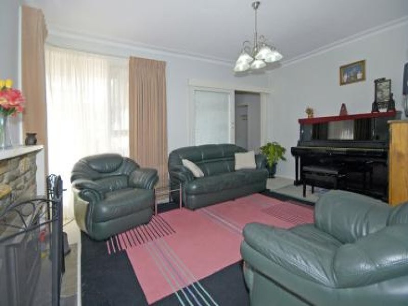 35 The Outlook, Glen Waverley VIC 3150