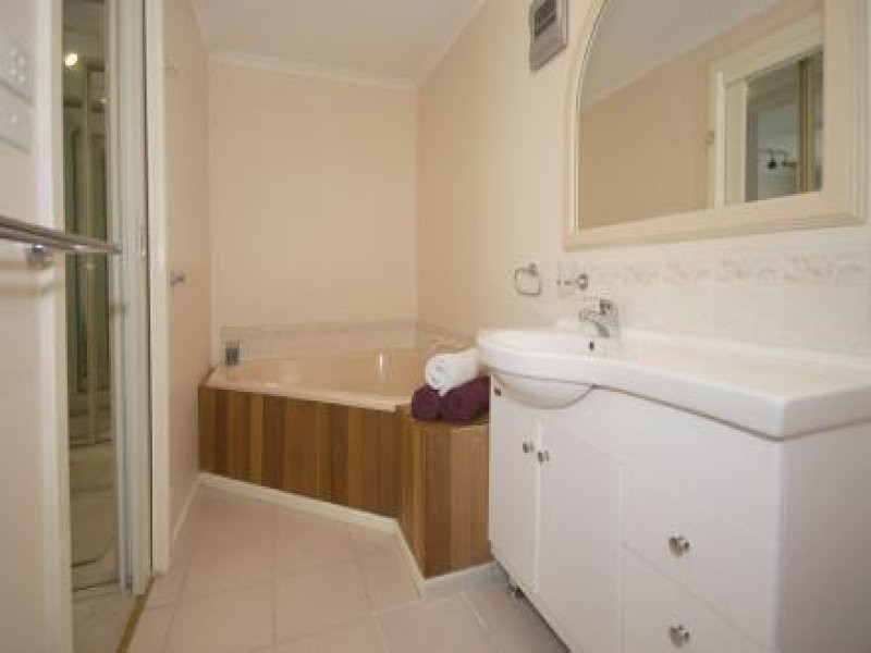 35 The Outlook, Glen Waverley VIC 3150
