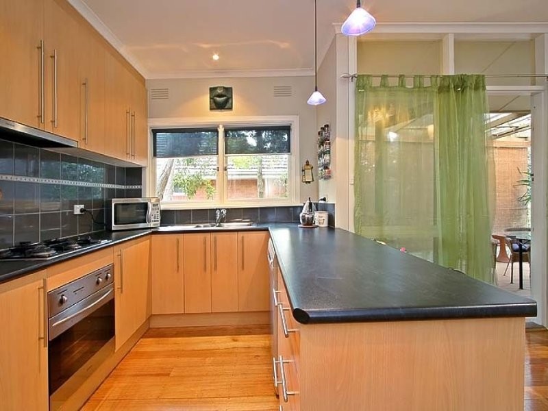 2 Rosalind Crescent, Blackburn VIC 3130