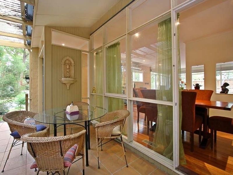 2 Rosalind Crescent, Blackburn VIC 3130