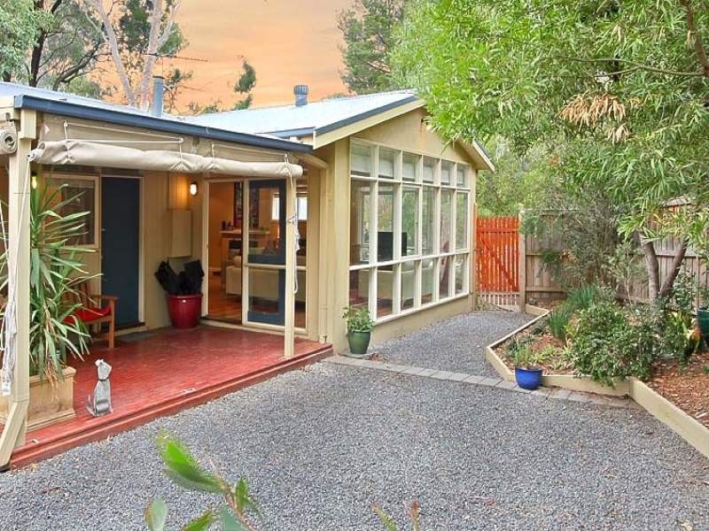 2 Rosalind Crescent, Blackburn VIC 3130